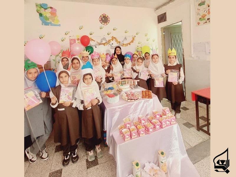 جشن روز دانش آموز و تقديم هداياي دانش آموزان 1403